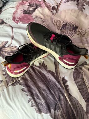 adidas Women's Black and Magenta Accent Sneakers